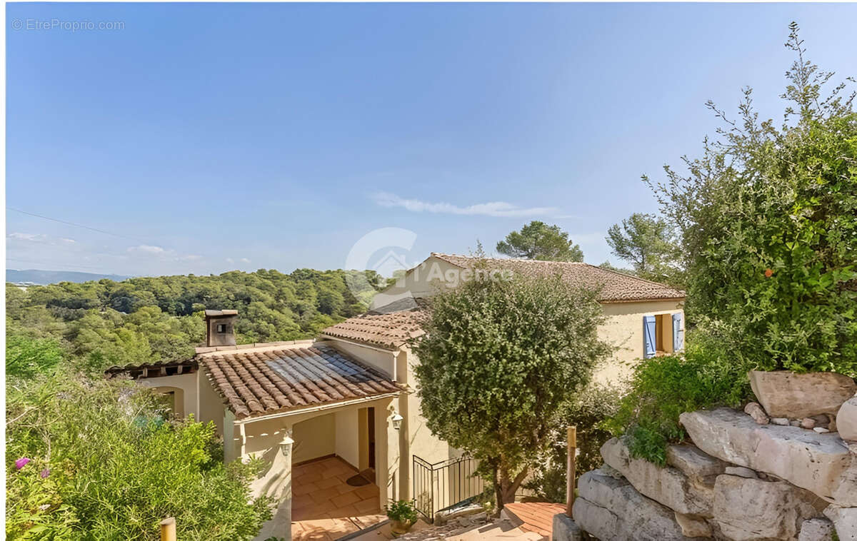 Maison à VALBONNE