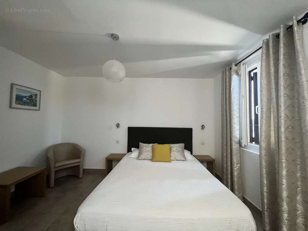 Commerce à BONIFACIO