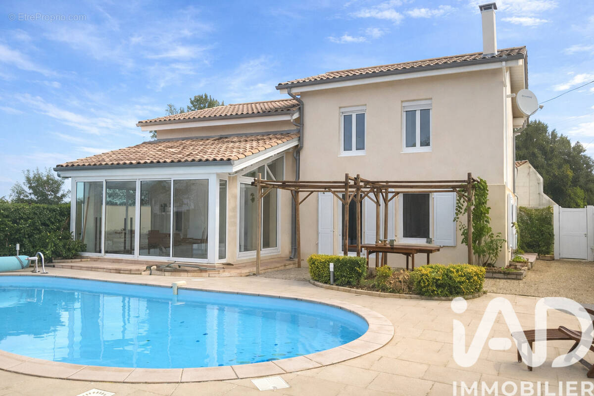 Photo 1 - Maison à SAINT-MARTIN-DU-BOIS