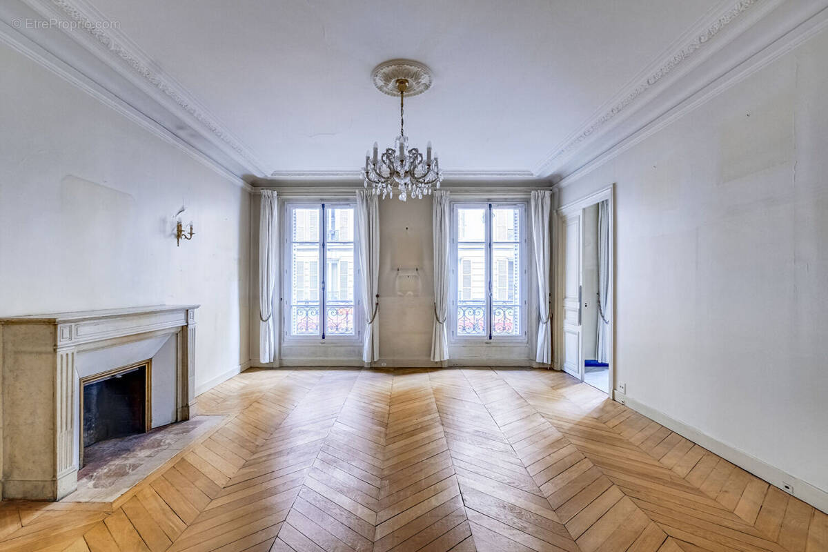 Appartement à PARIS-10E