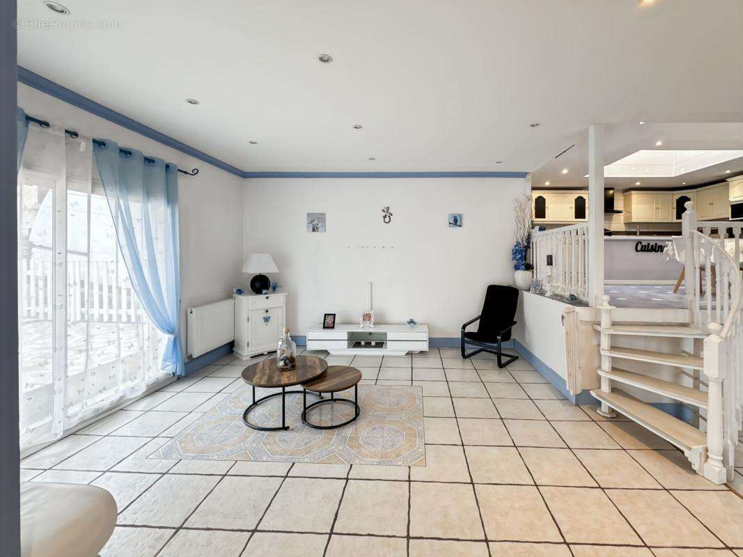 Maison façon loft/ volumes /garage/terrasse/jardin/3 suites parentales ! - photo 5