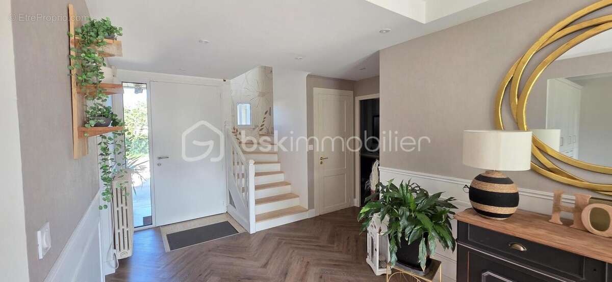 Maison à SAINT-BARTHELEMY-D'ANJOU