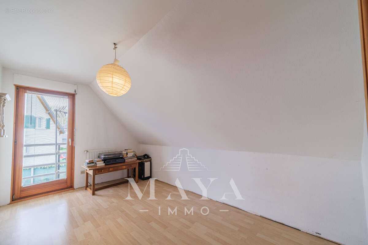 Maison à VILLAGE-NEUF