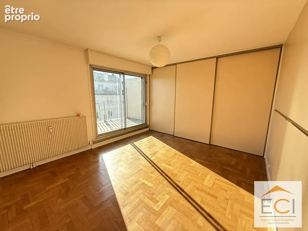 A VENDRE - Appartement duplex 3 chambres - Quartier Mairie - photo 11