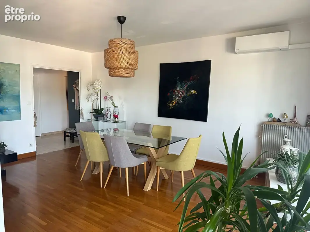 Spacieux T-4 de 114 m² à 200 m de l'horloge - photo 3