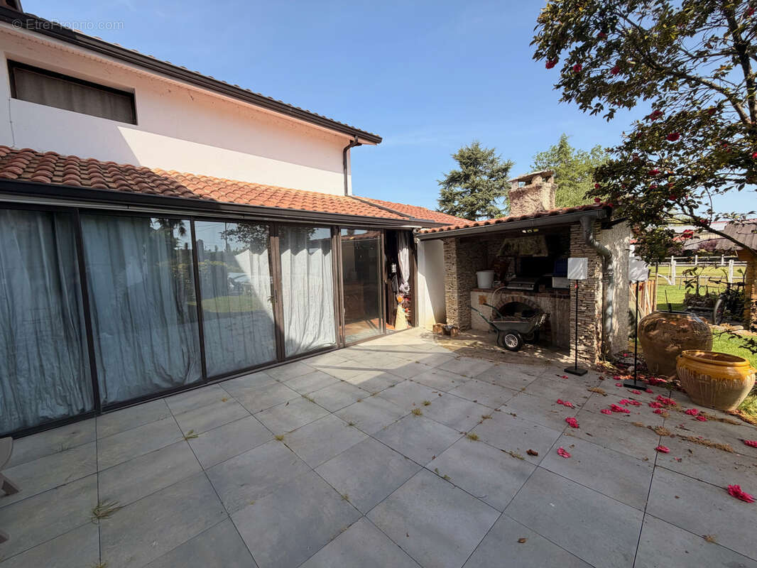 Maison à CHIS