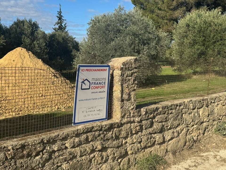 Terrain à SAINT-CHAMAS