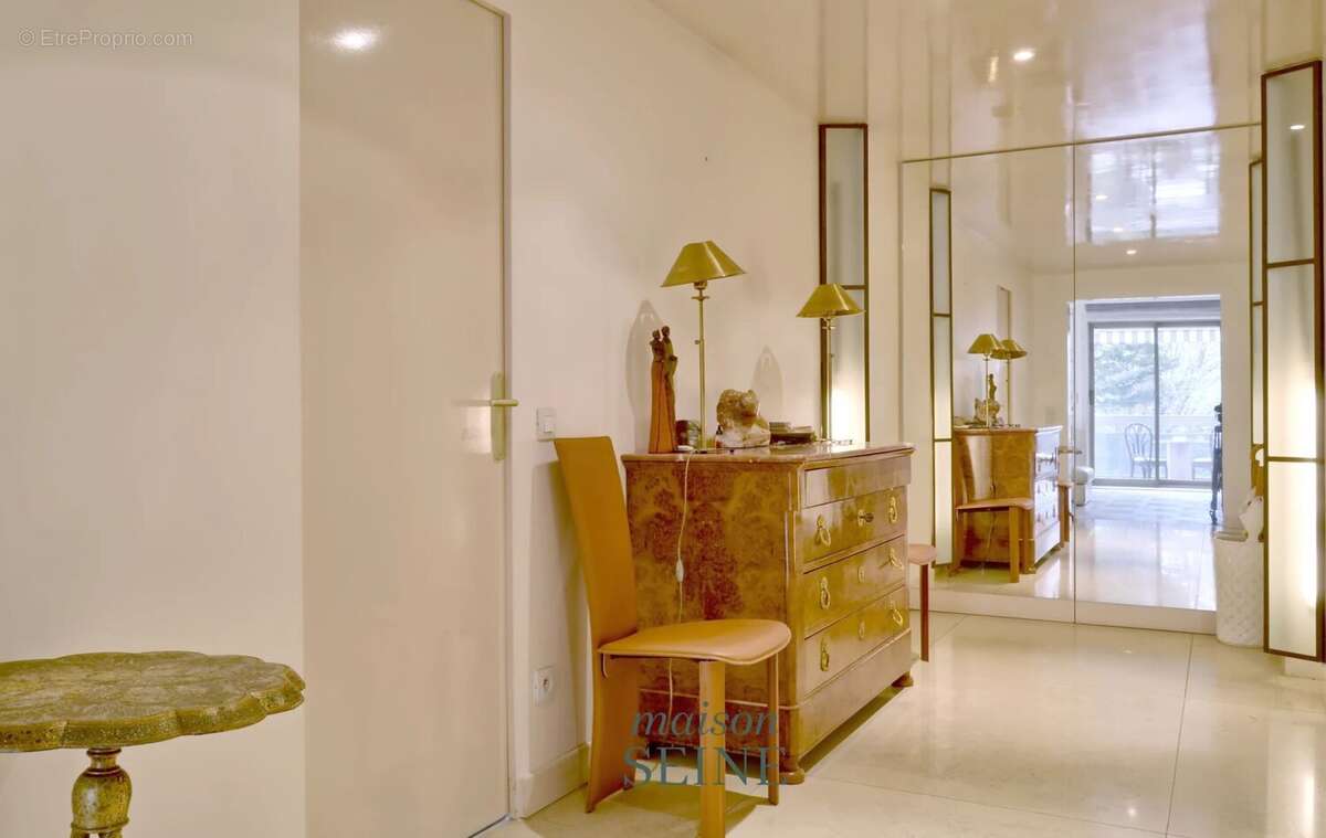 Appartement à NEUILLY-SUR-SEINE