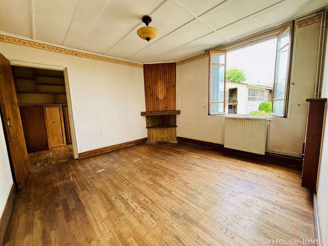 Maison à COULOUNIEIX-CHAMIERS
