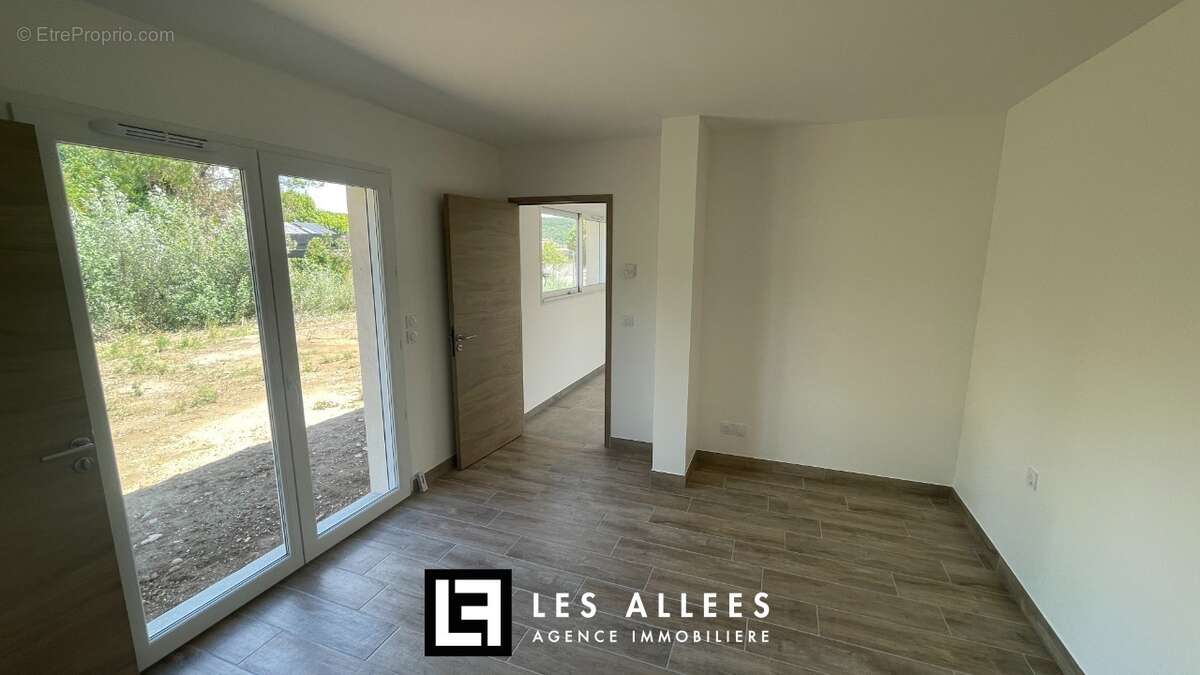 Maison à LES GRANGES-GONTARDES