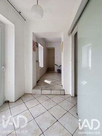 Maison 210 m² à Saint-Jean-De-La-Motte  - photo 5