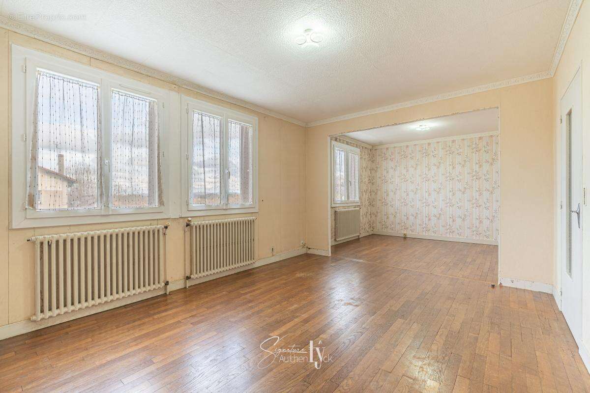 Maison à MAGNAC-BOURG