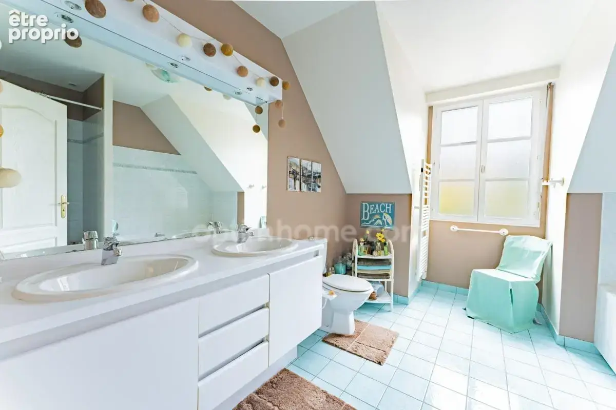 SAINT-PRIX, VAL D’OISE (95) : Propriété de 230 m² habitables (255 m² au sol) - 9 pièces principales - 7 chambres - 3 garages – P - photo 12
