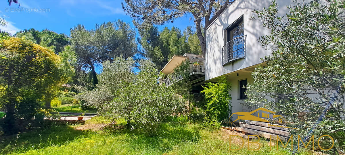 Maison à VILLENEUVE-LES-AVIGNON