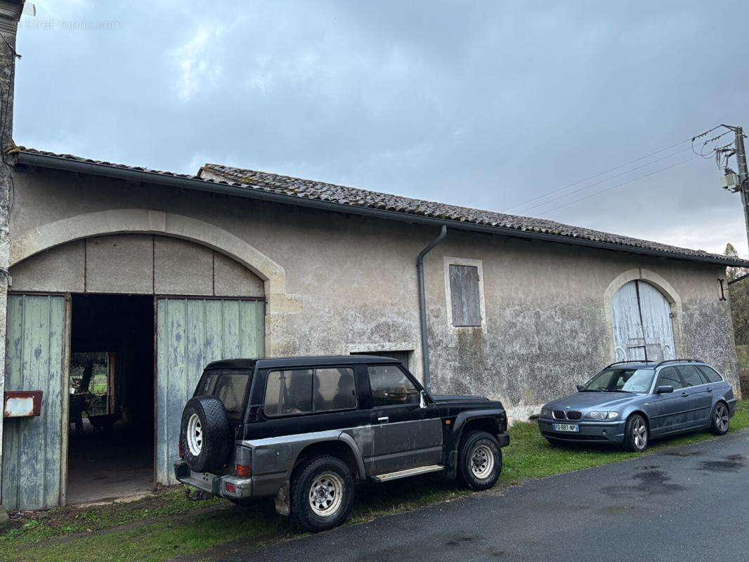 Ancienne ferme girondine à fort potentiel, Pessac sur Dordogne 185 m2 dépendances 300 m2 - photo 3