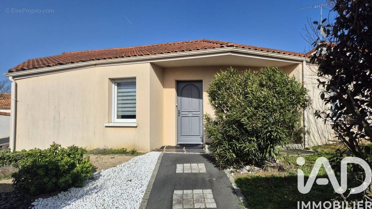Photo 1 - Maison à LA TESSOUALLE