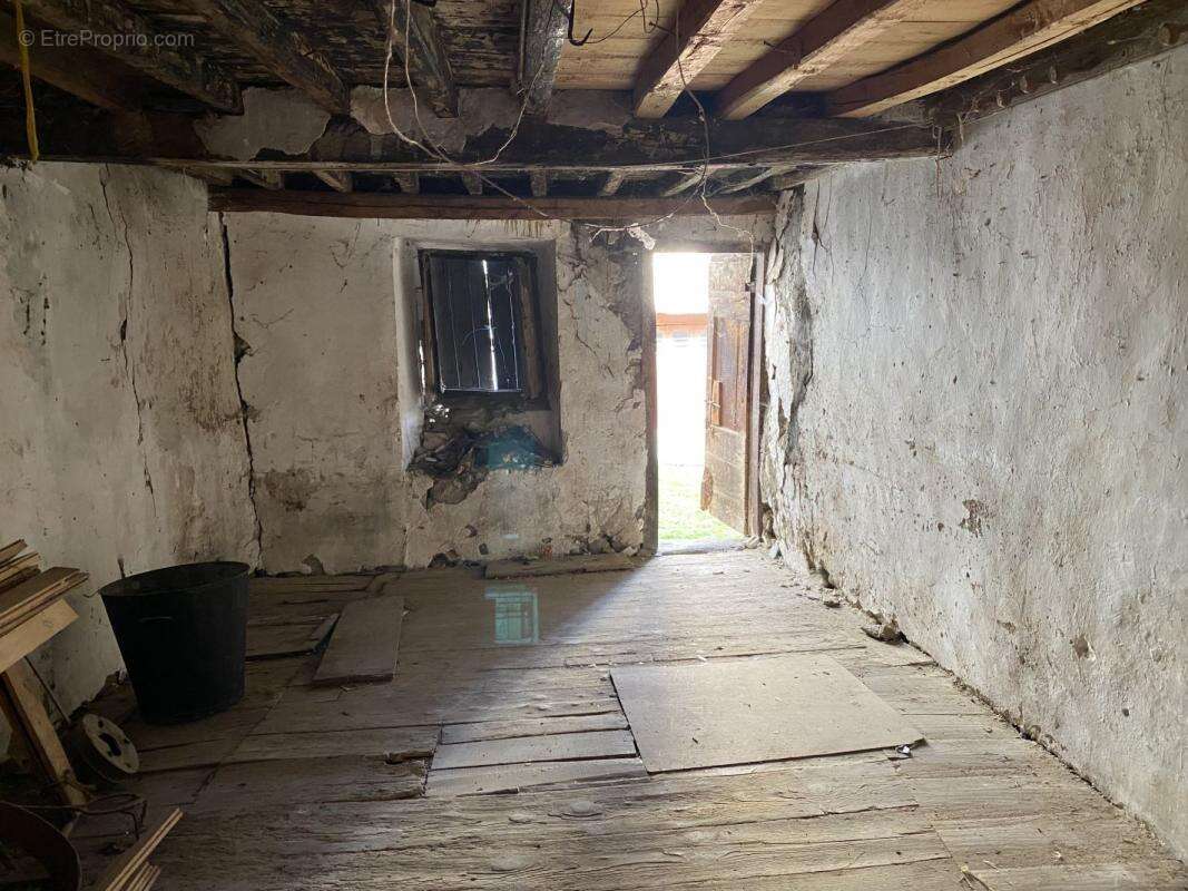 Maison à SUC-ET-SENTENAC
