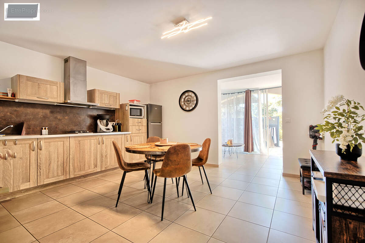 Appartement à LA CRAU