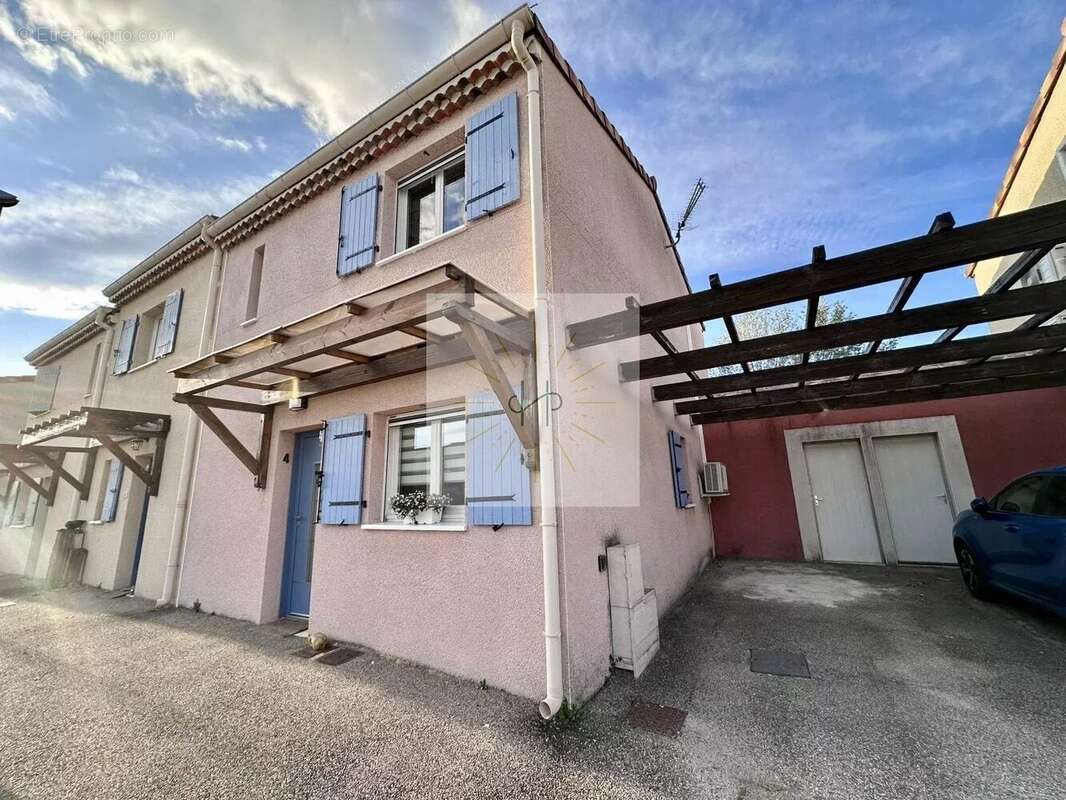 Maison à MONTELIMAR