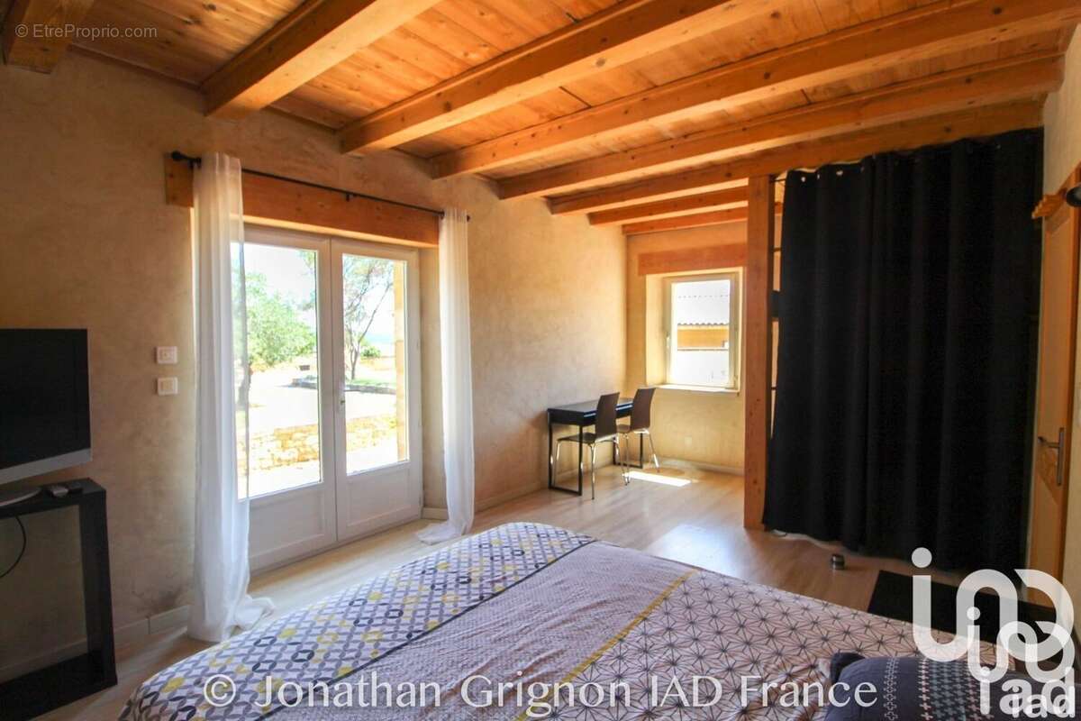 Maison 173 m² à Saint-Maximin  - photo 8