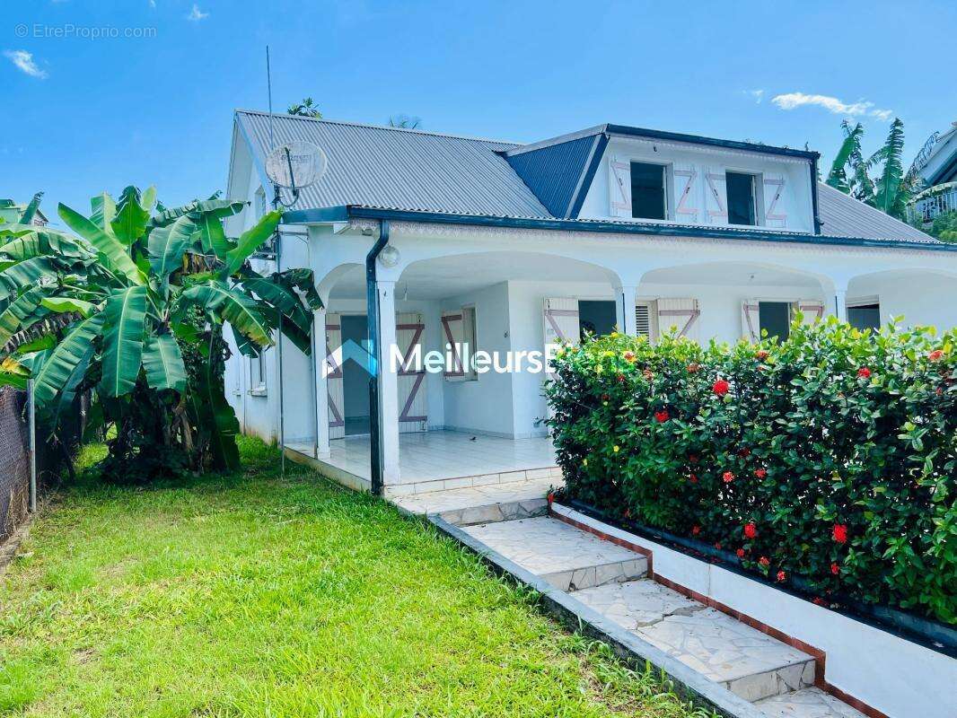 Maison à BAIE-MAHAULT