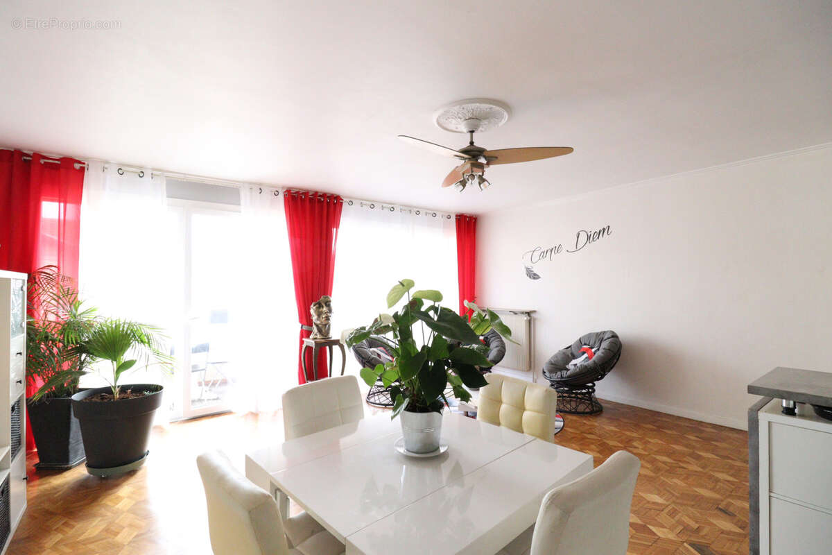 Appartement à SAINT-MARTIN-D'HERES