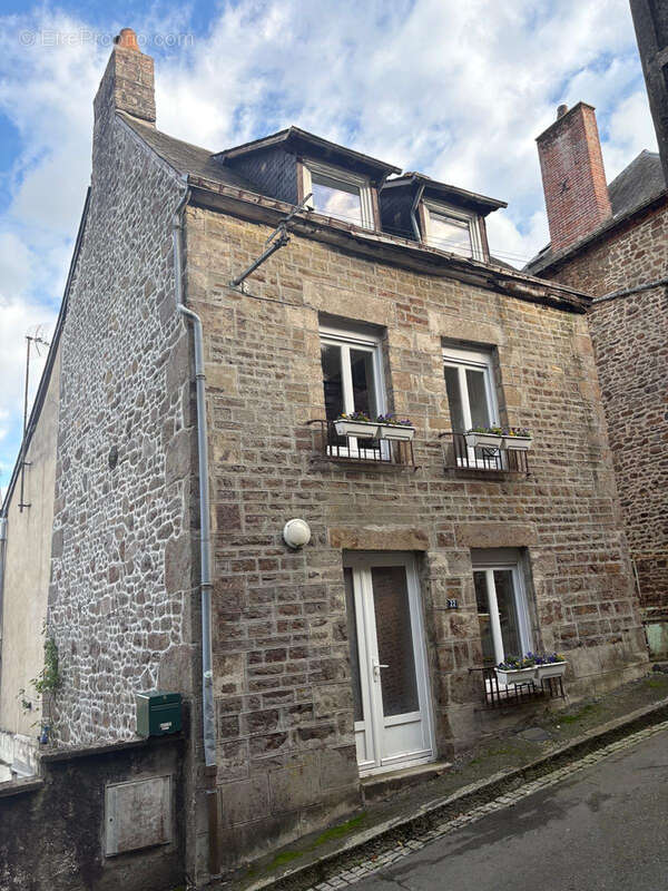 Maison à AMBRIERES-LES-VALLEES