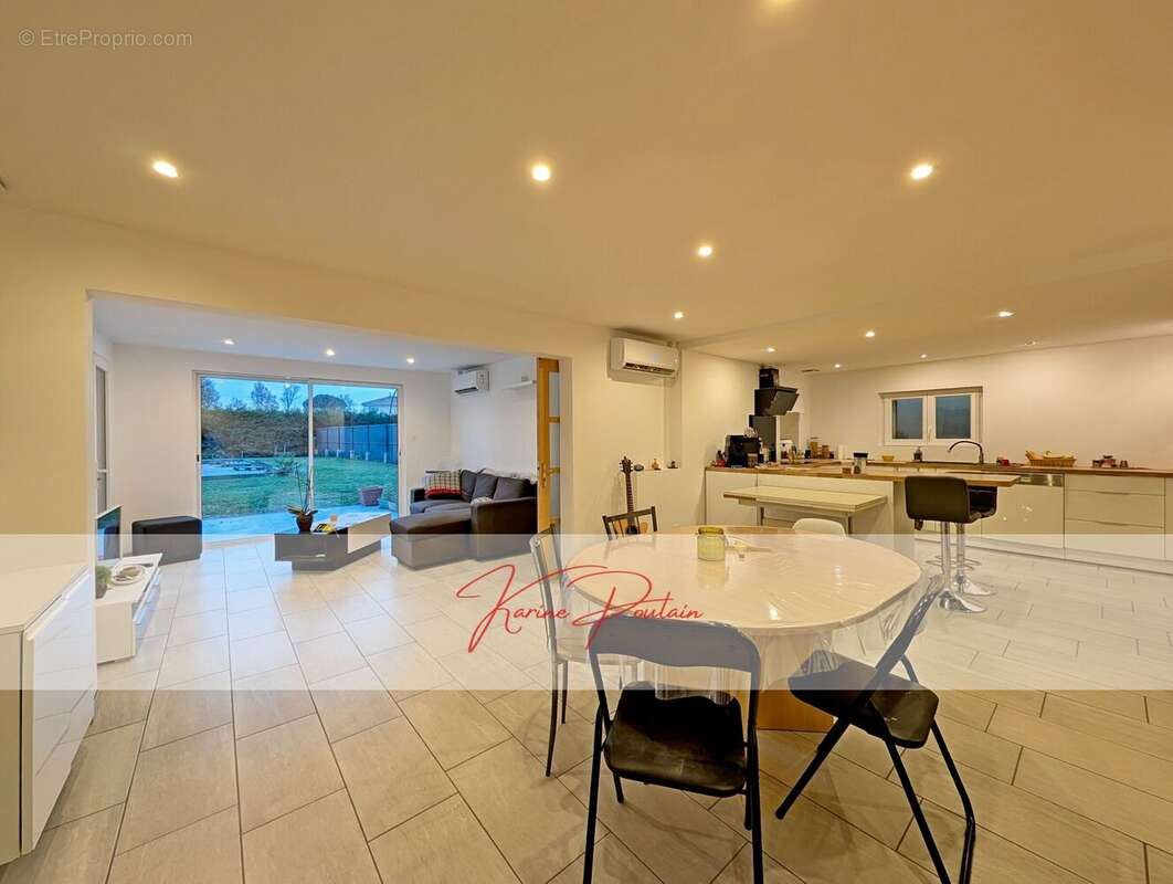 Maison à AMBARES-ET-LAGRAVE