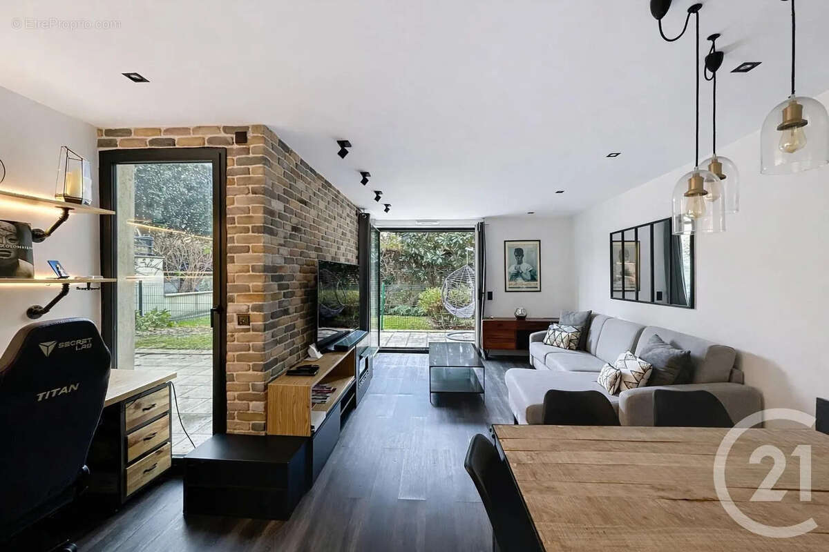 Appartement à PARIS-14E