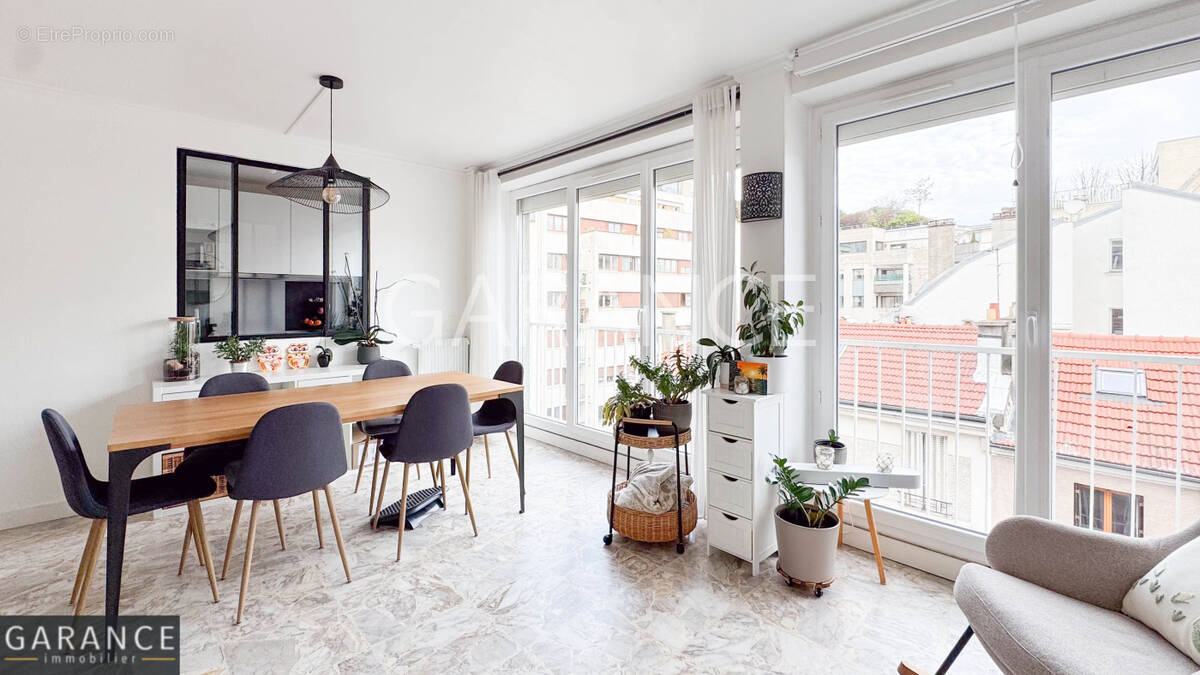 Appartement à PARIS-14E