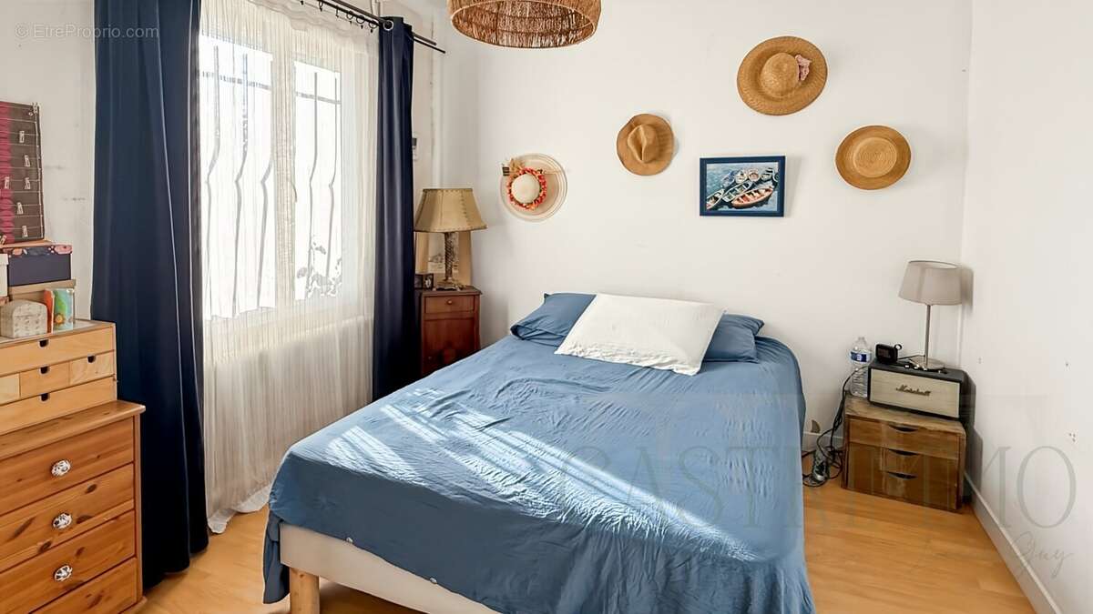Maison à MAUGUIO