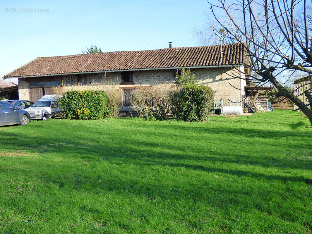 Maison à SAINT-TRIVIER-DE-COURTES