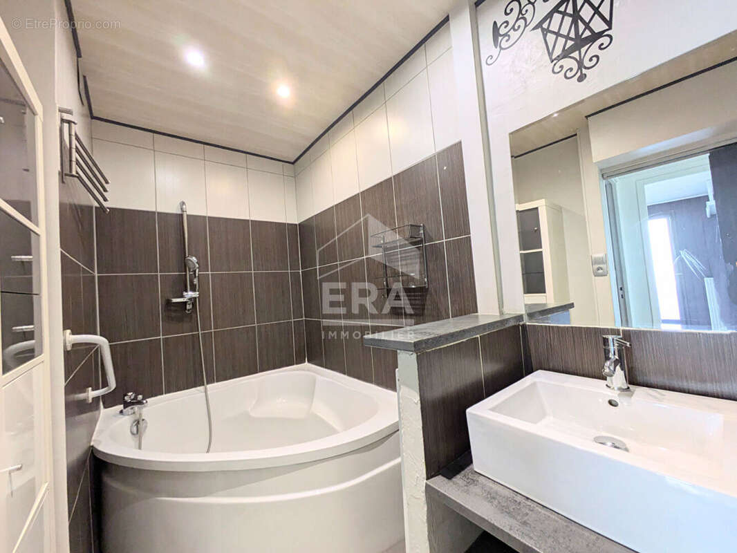 Appartement à MARSEILLE-4E