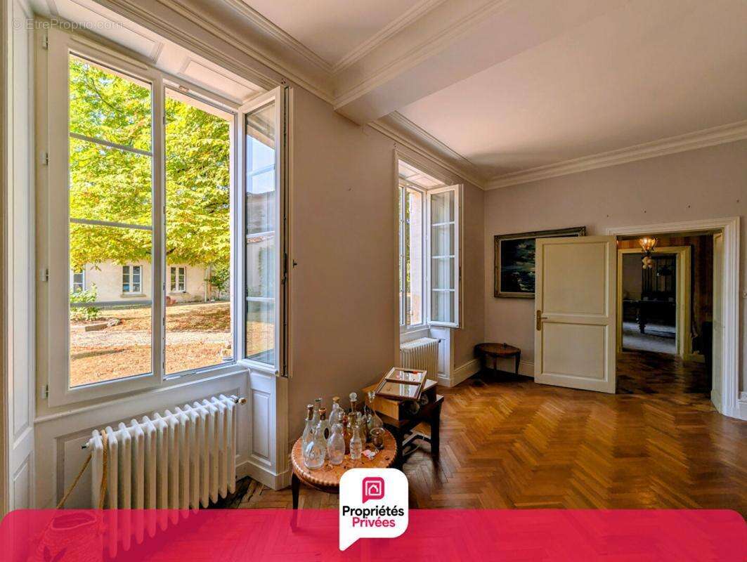 Maison de Caractère  204m² du XVIII Siècle à Salignac Sur Charente réf 459959 - photo 10