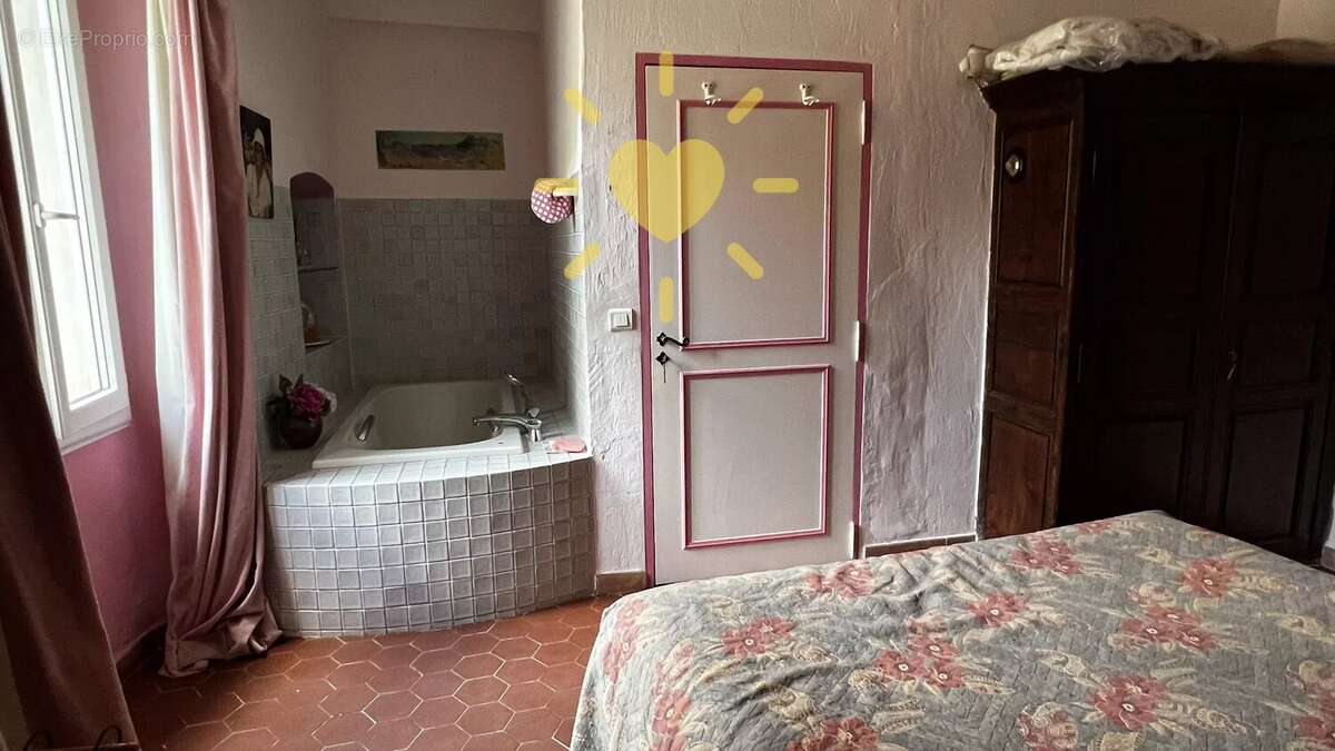 CLAVIERS : Belle maison de village restaurée avec terrasse - photo 26