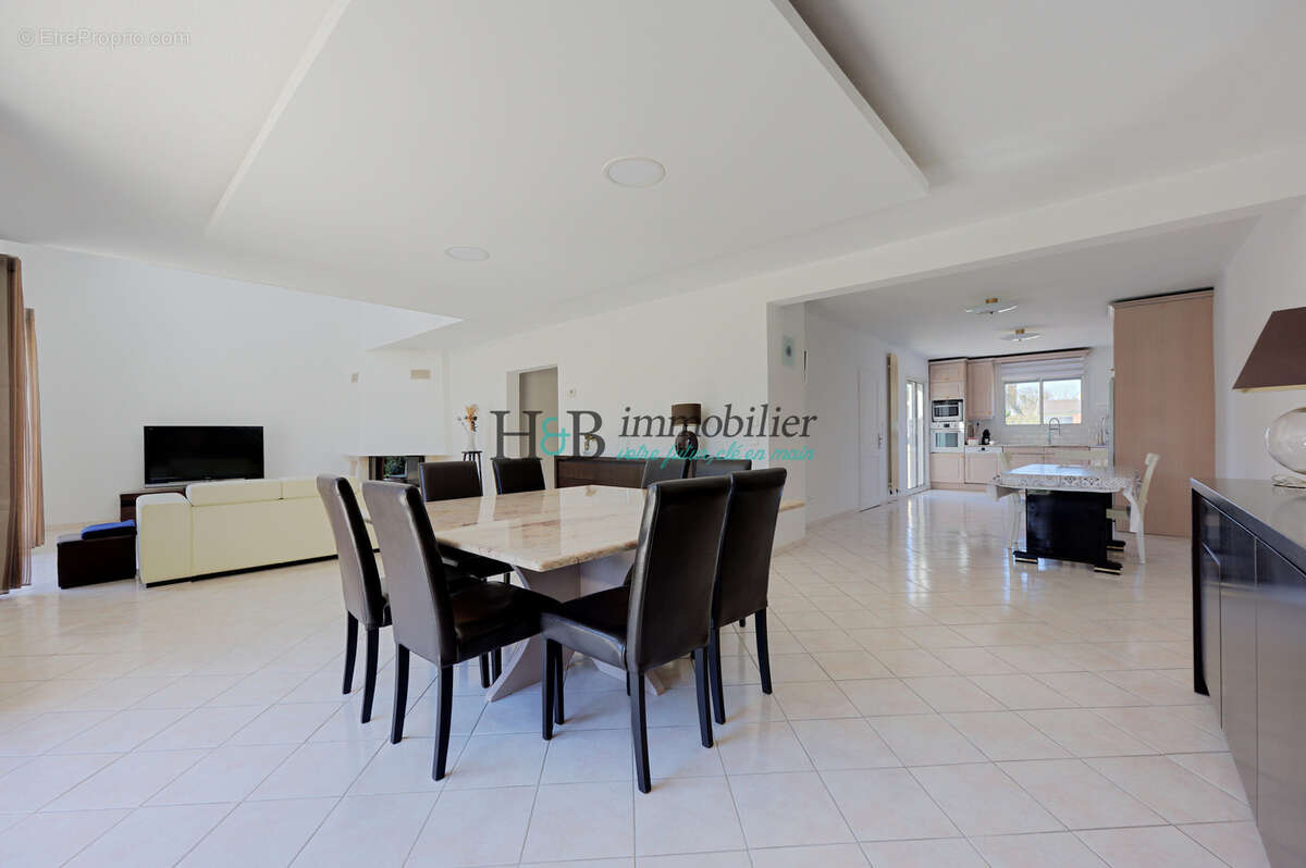 Maison à VERT-LE-GRAND