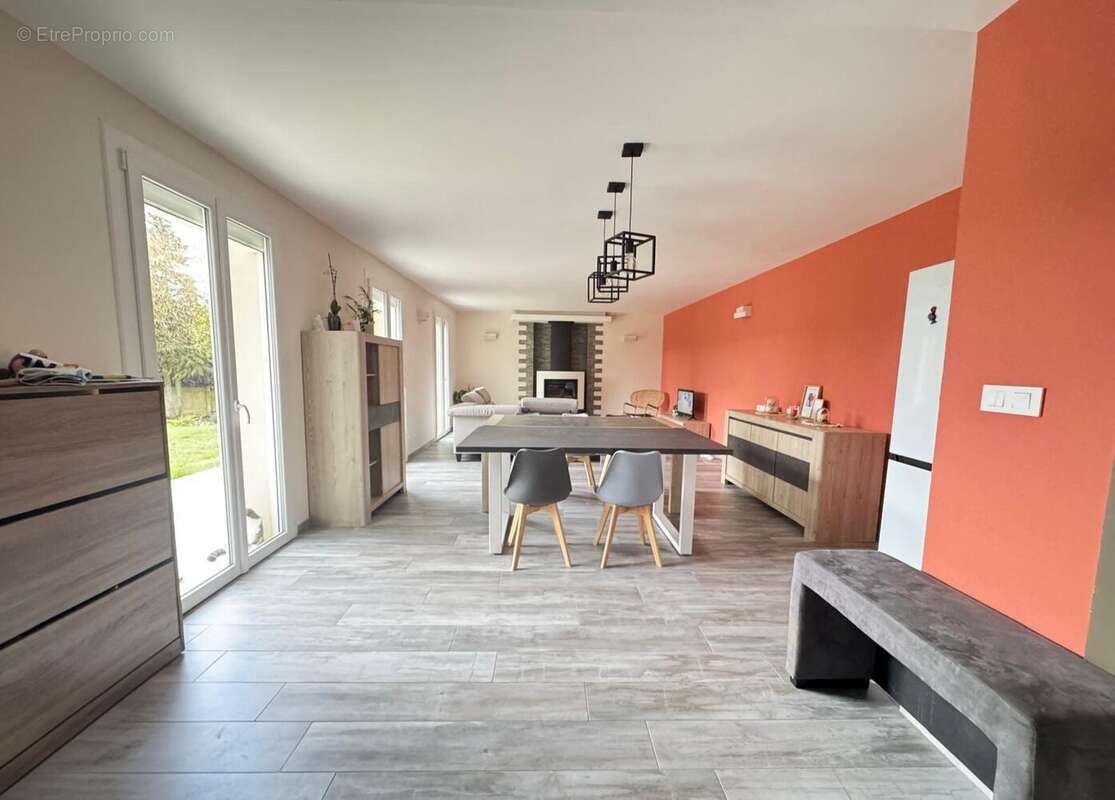 Maison à VIC-SUR-AISNE