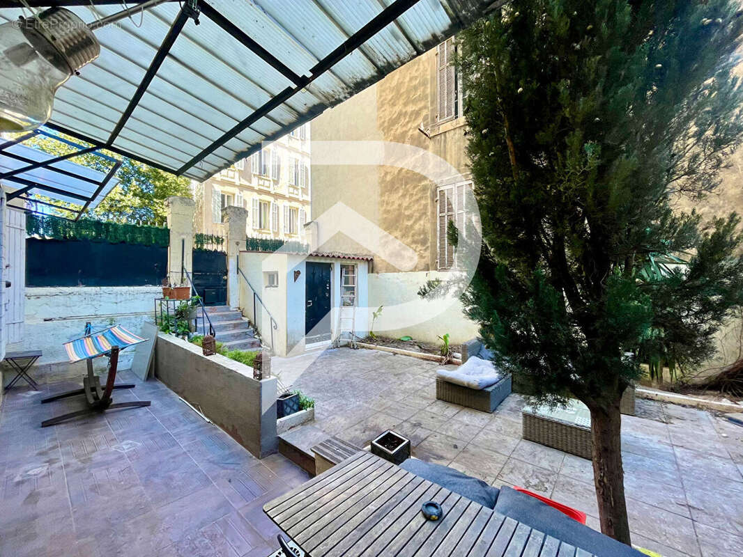 Appartement à MARSEILLE-4E