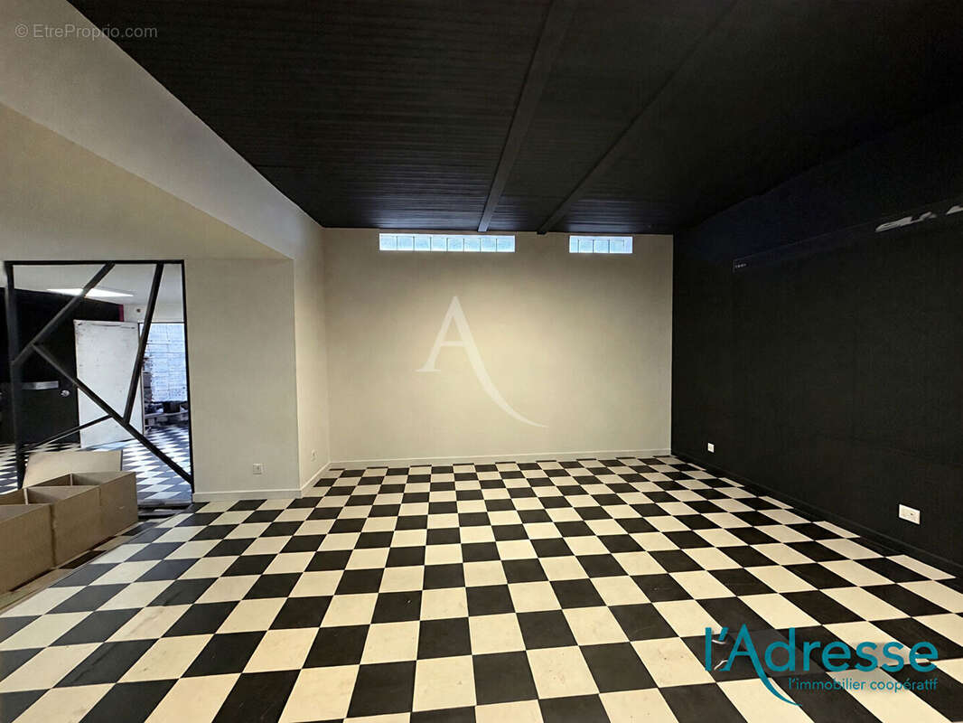 Local commercial avec stockage 600 m²  Mayenne Rive gauche SAINT-MARTIN - photo 6
