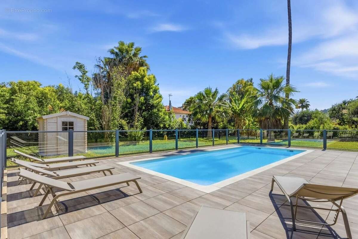 Appartement à VALLAURIS