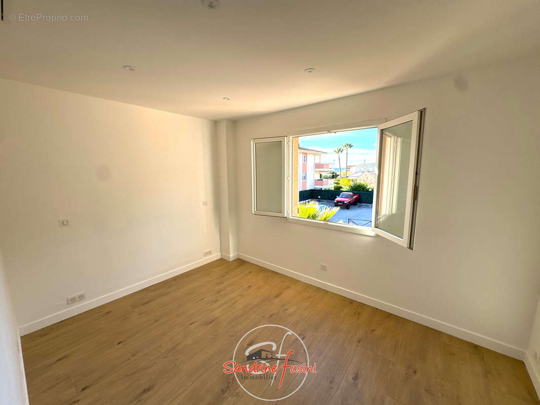 Appartement à CARROS