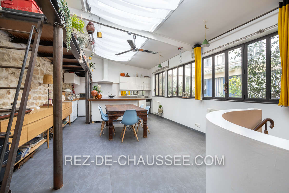 Republique bureaux et atelier d'artiste - photo 3