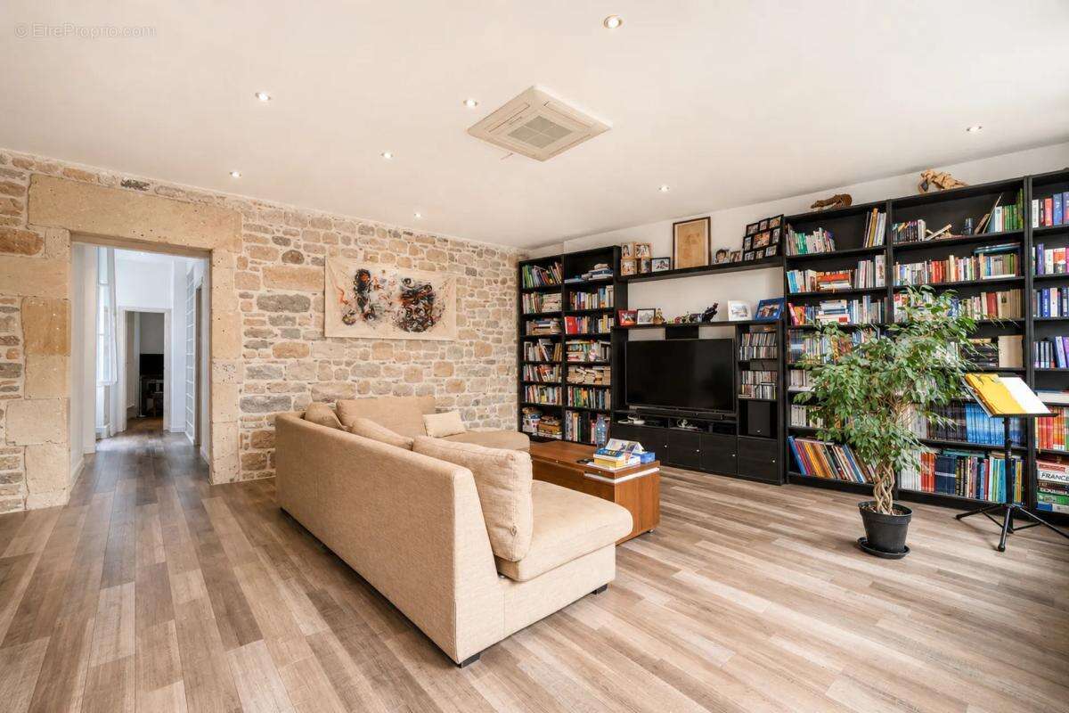 Appartement de 4 pièces de 118 m² à Nîmes - photo 5