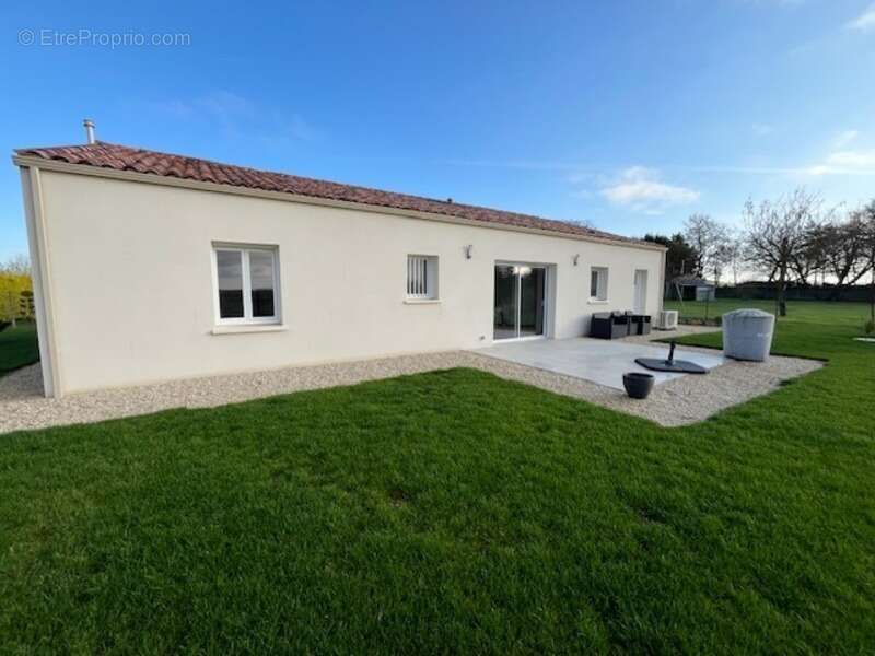 Maison à SAINT-JEAN-D'ANGELY