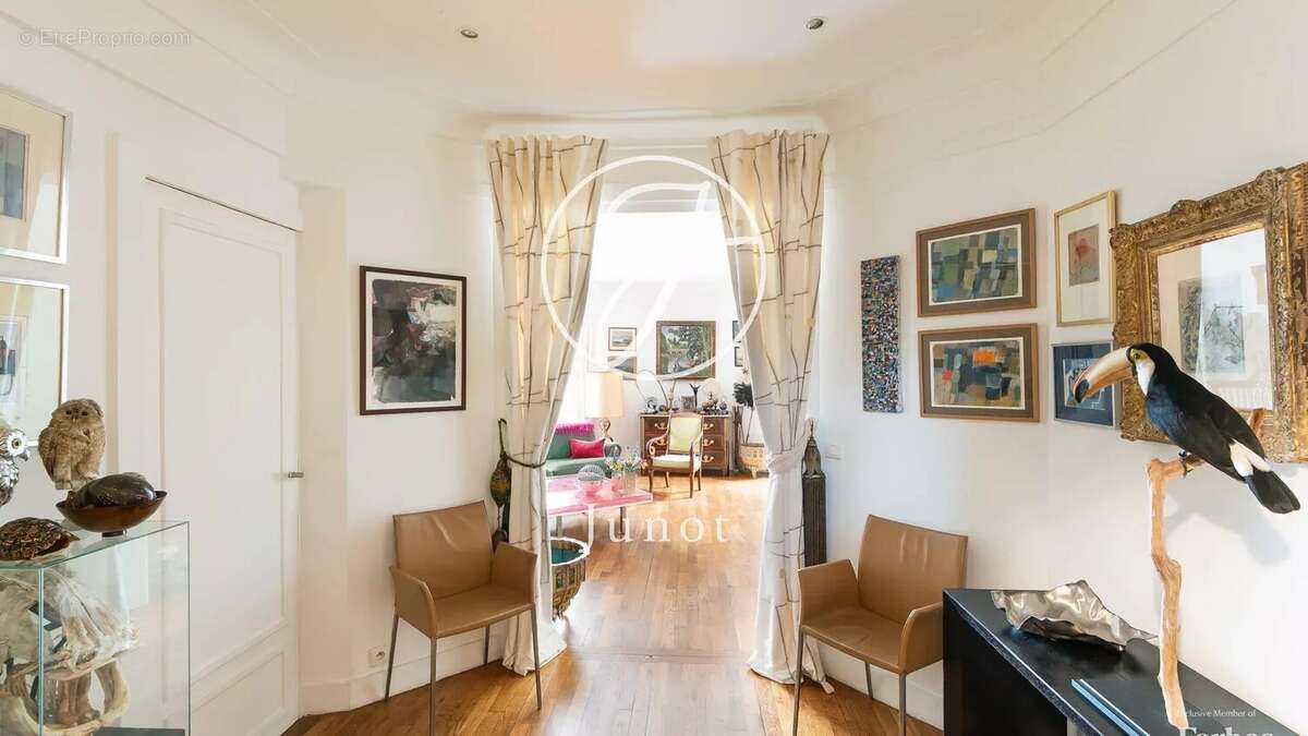 Appartement à PARIS-16E
