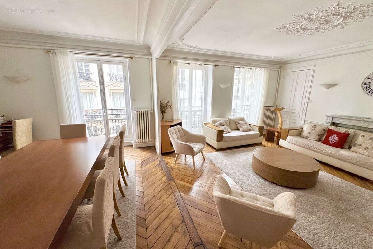 Appartement à PARIS-10E