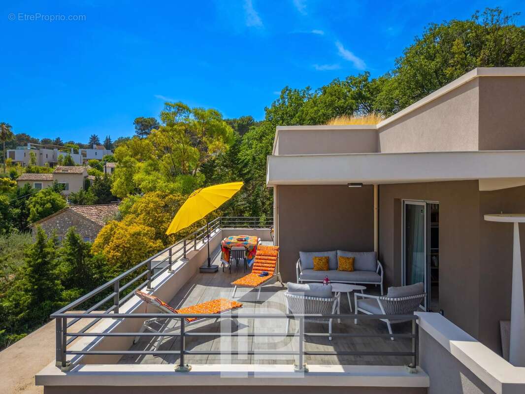 Appartement à MOUGINS