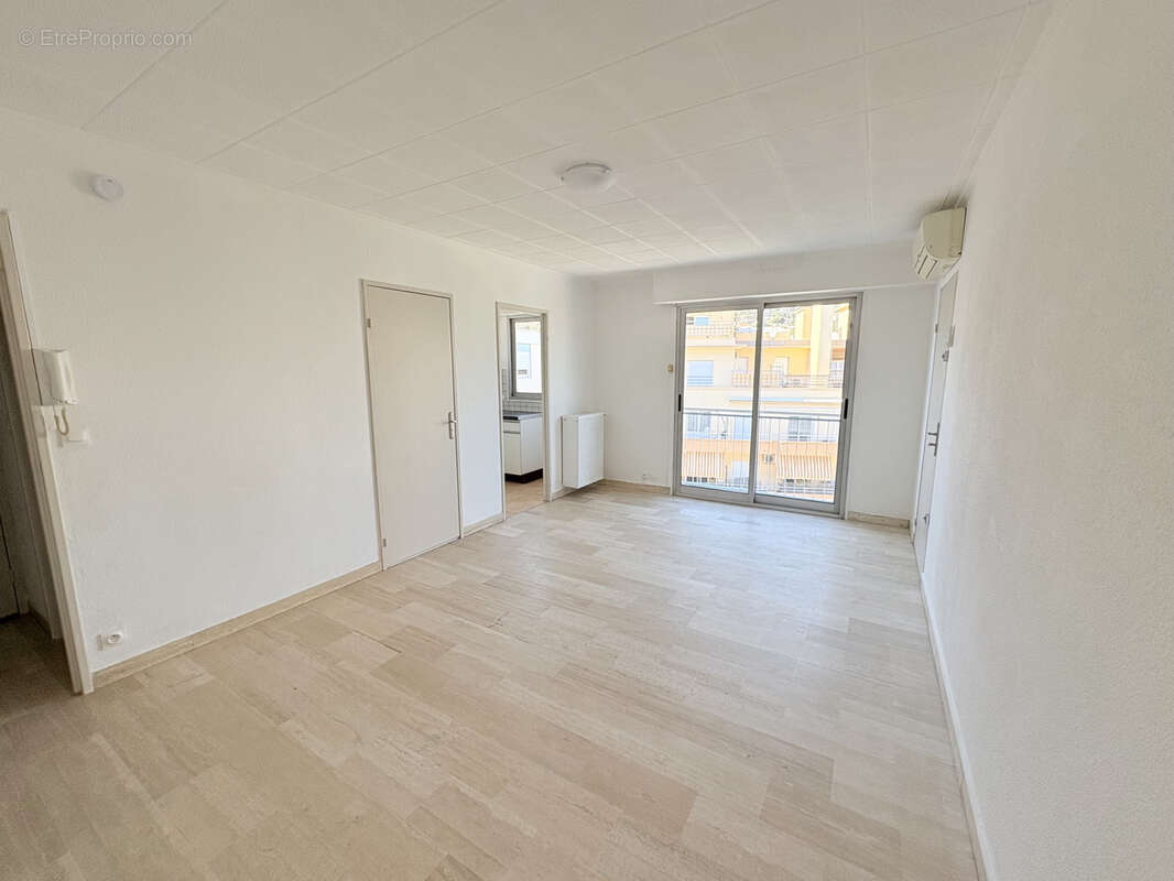 Appartement à VALLAURIS
