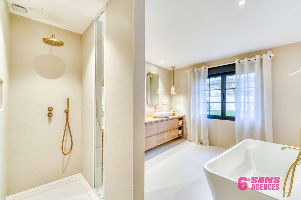 Maison à SAINT-BONNET-DE-MURE