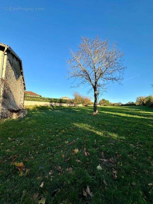  MAISON DE 120 M² AVEC JARDIN DE 385 m2  Satolas-et-Bonce (38290) - photo 8